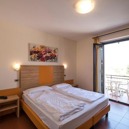 Garni Onda Hotel Torri Del Benaco Bilik gambar