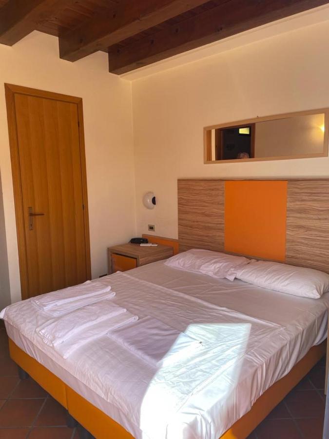 Garni Onda Hotel Torri Del Benaco Bilik gambar