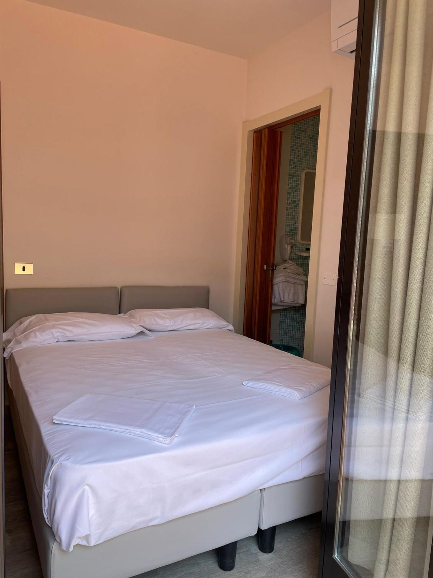 Garni Onda Hotel Torri Del Benaco Bilik gambar