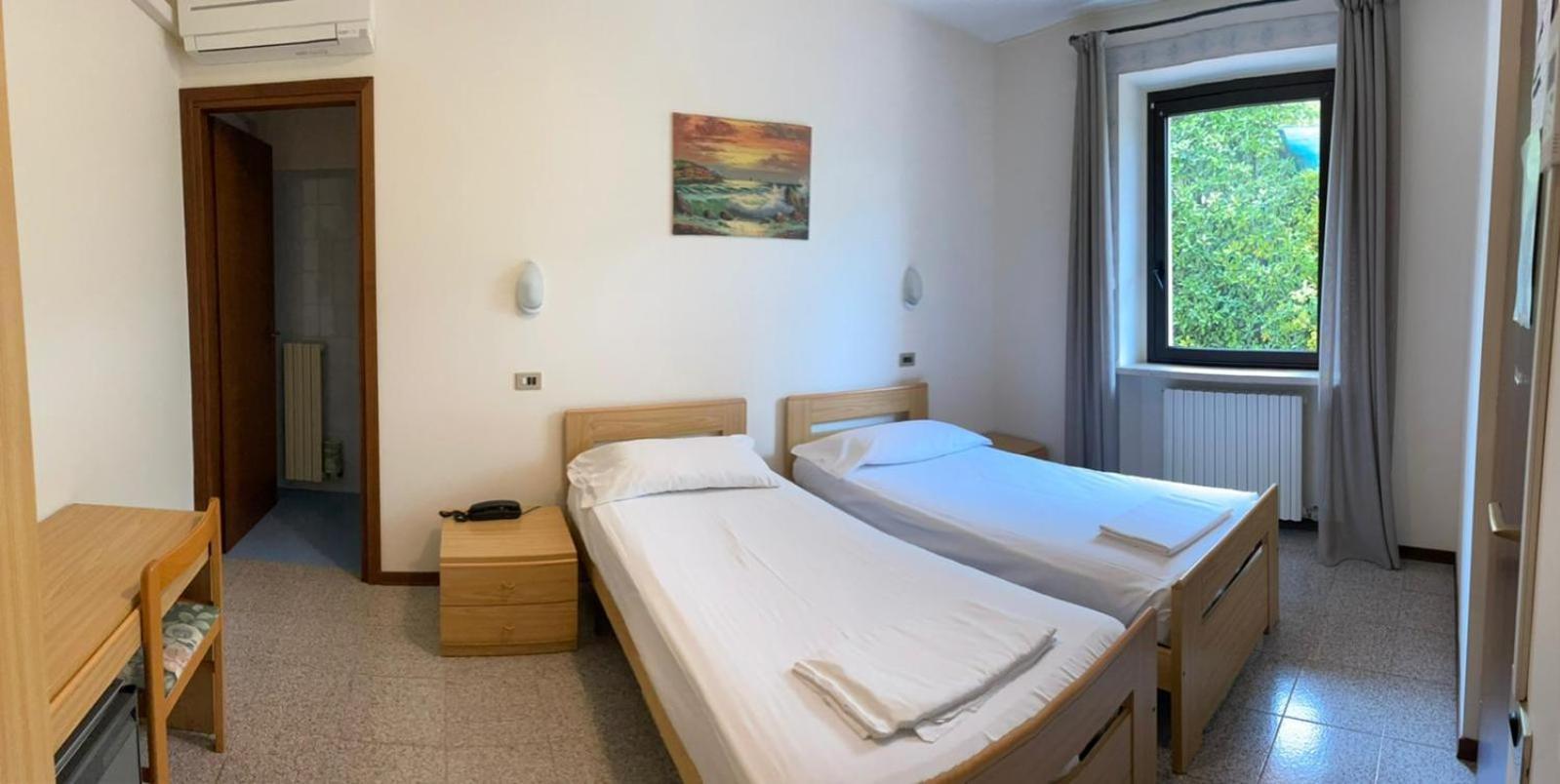 Garni Onda Hotel Torri Del Benaco Bilik gambar