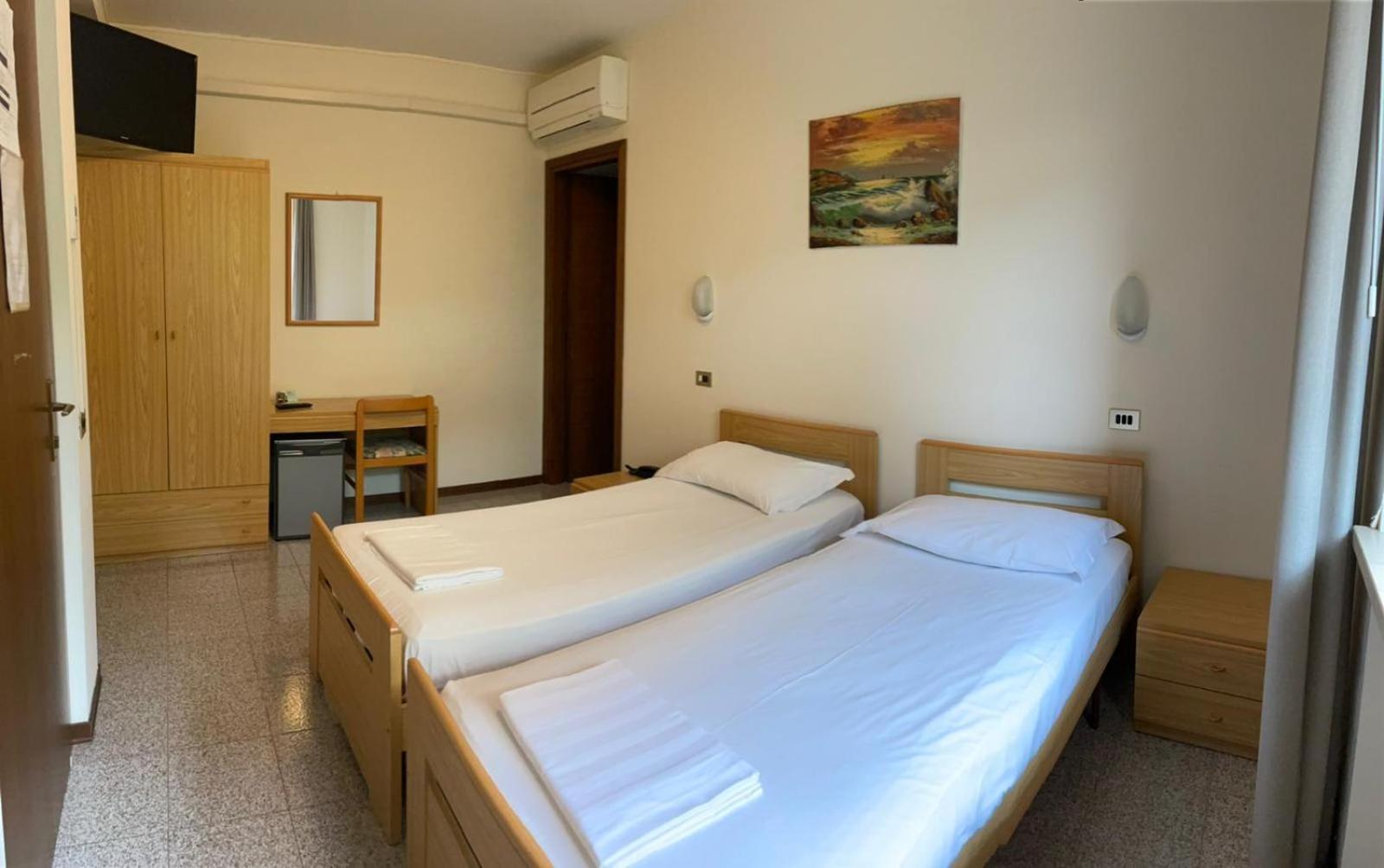 Garni Onda Hotel Torri Del Benaco Bilik gambar