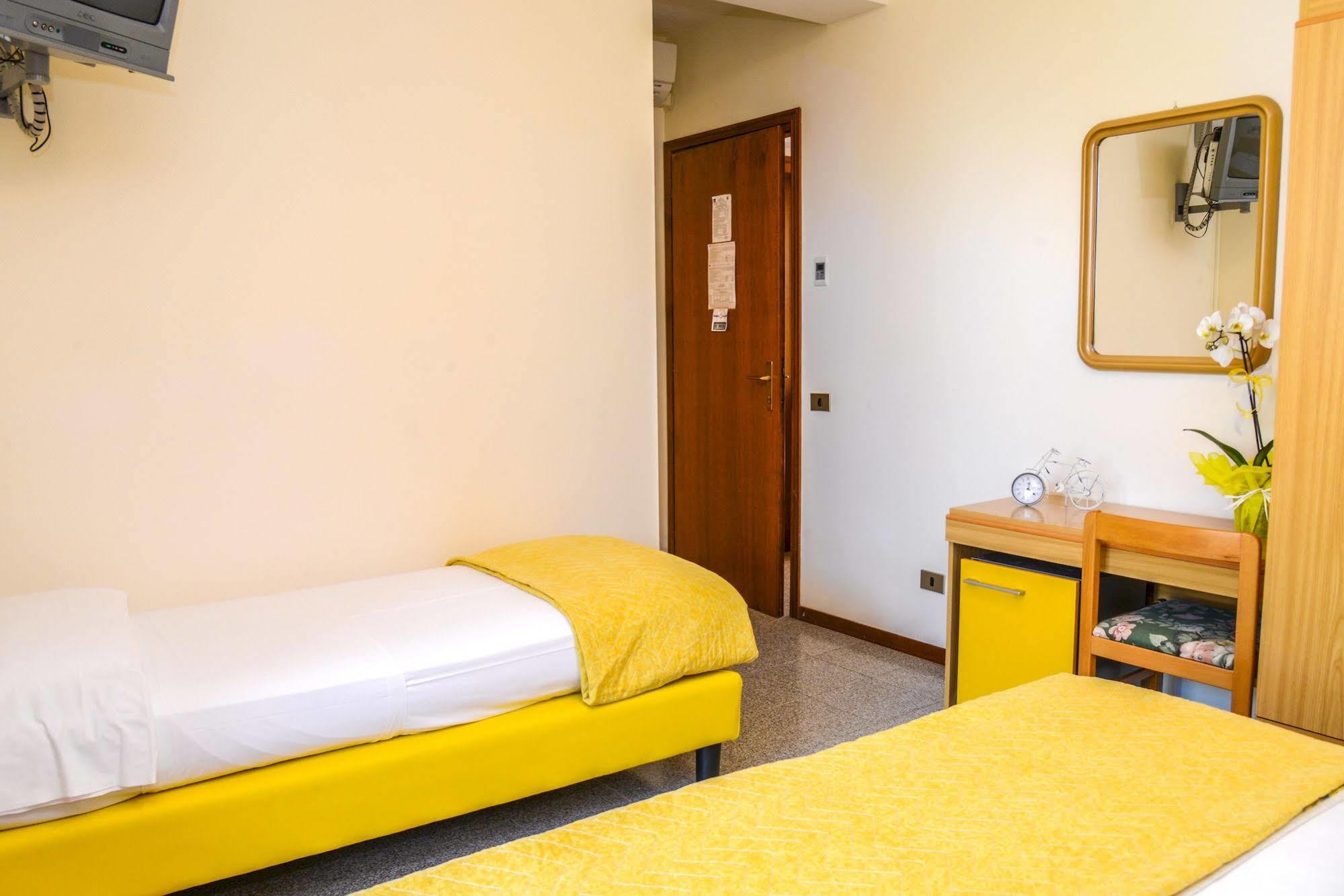 Garni Onda Hotel Torri Del Benaco Luaran gambar