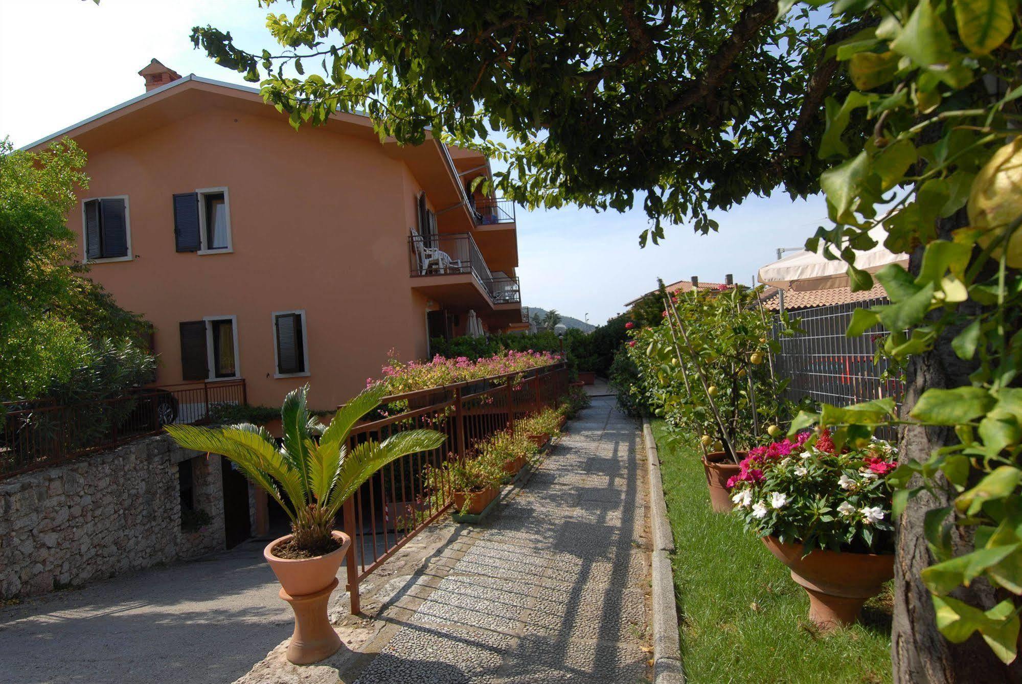 Garni Onda Hotel Torri Del Benaco Luaran gambar